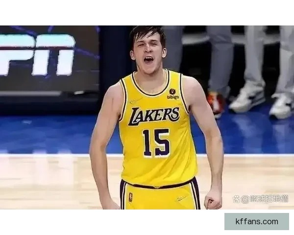 表现超预期今夏多支球队欲挖角湖人或为里夫斯开顶薪合同
